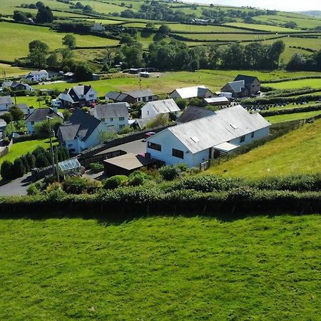 Y Grange Bed & Breakfast Llanfihangel-y-Creuddyn Екстериор снимка