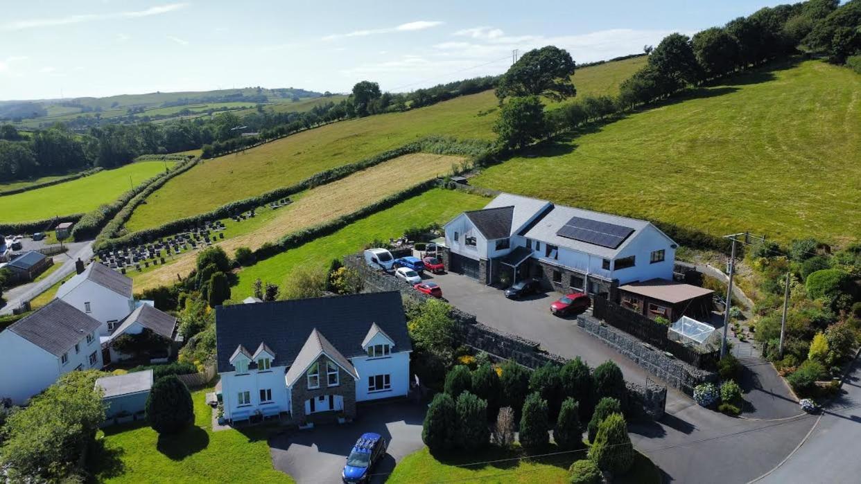 Y Grange Bed & Breakfast Llanfihangel-y-Creuddyn Екстериор снимка