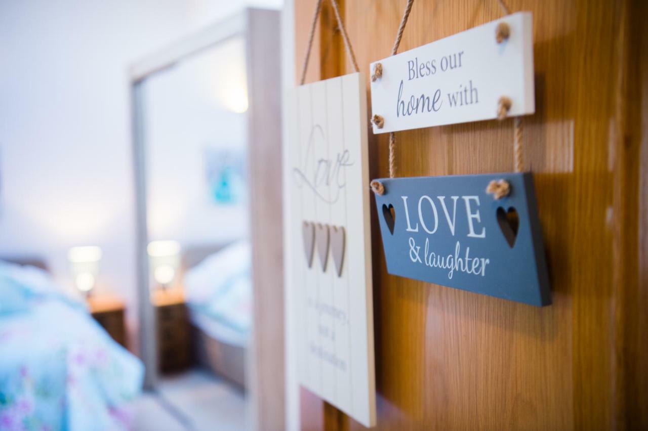 Y Grange Bed & Breakfast Llanfihangel-y-Creuddyn Екстериор снимка
