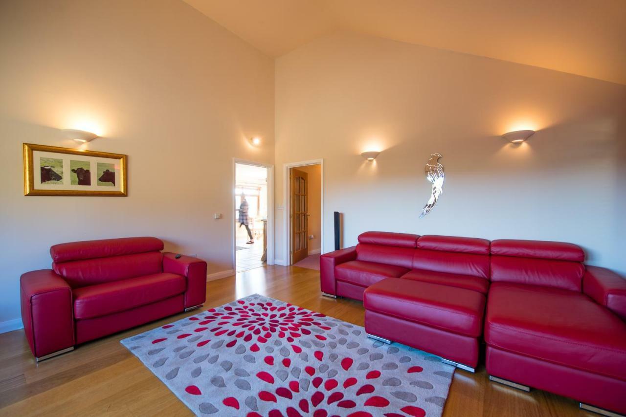 Y Grange Bed & Breakfast Llanfihangel-y-Creuddyn Екстериор снимка