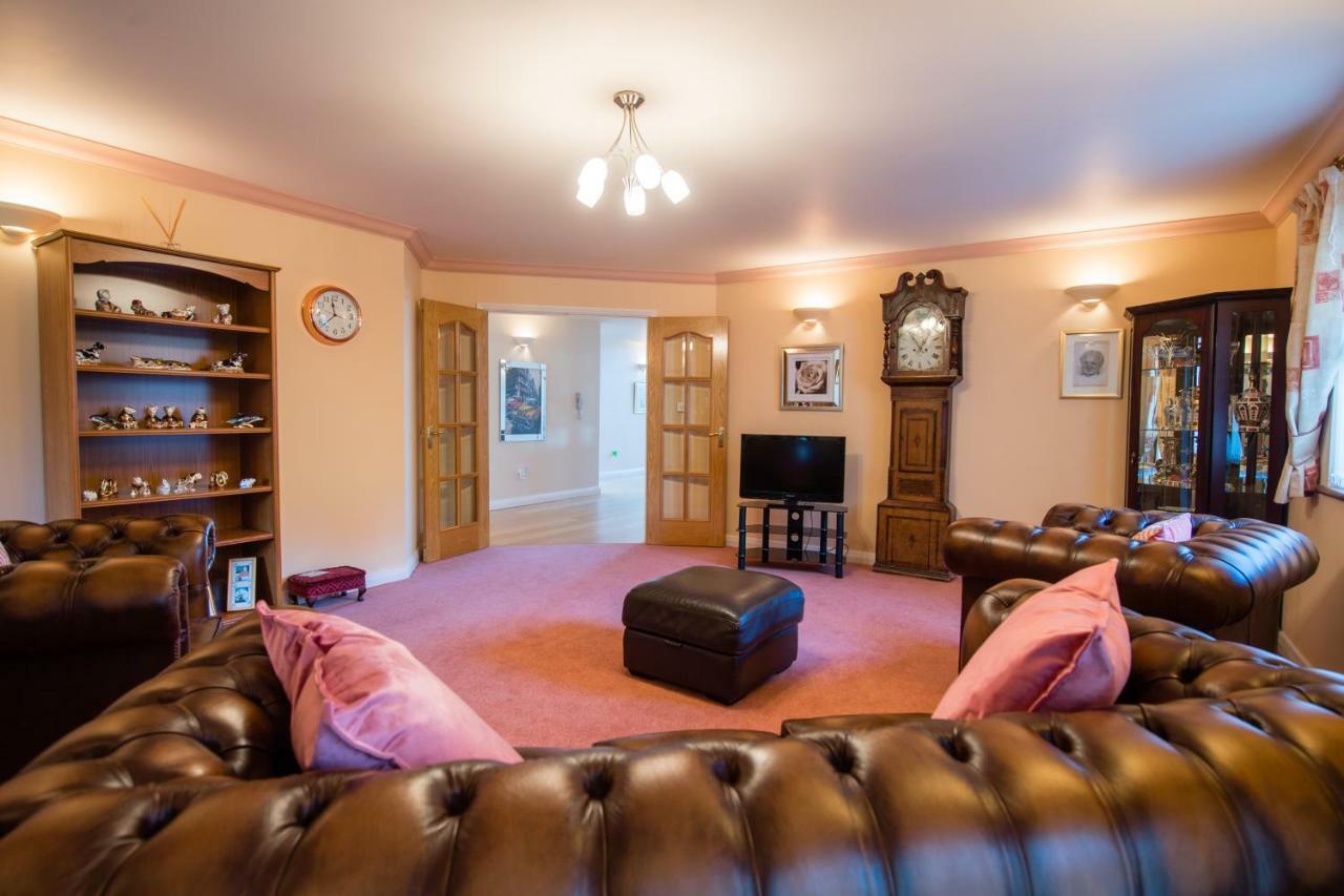Y Grange Bed & Breakfast Llanfihangel-y-Creuddyn Екстериор снимка