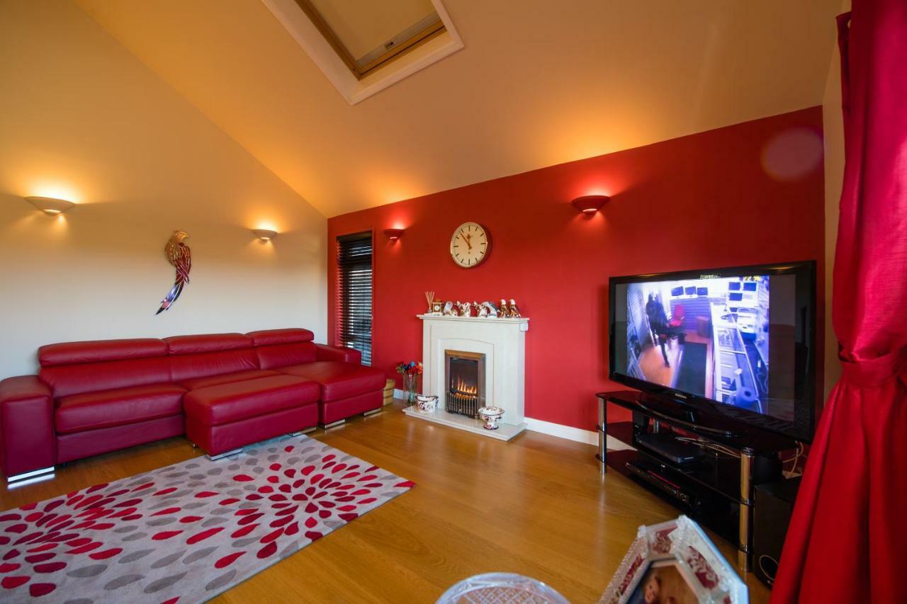 Y Grange Bed & Breakfast Llanfihangel-y-Creuddyn Екстериор снимка