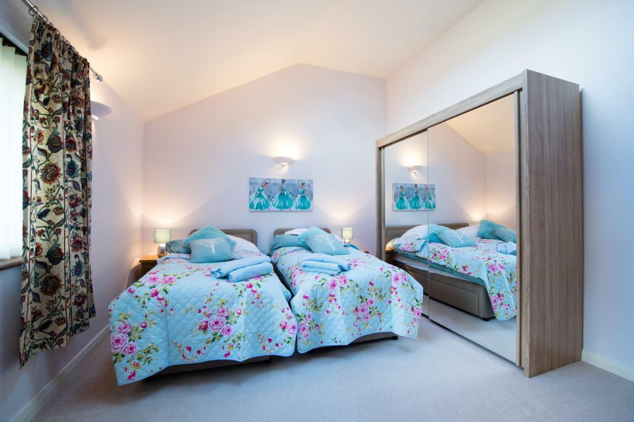 Y Grange Bed & Breakfast Llanfihangel-y-Creuddyn Екстериор снимка