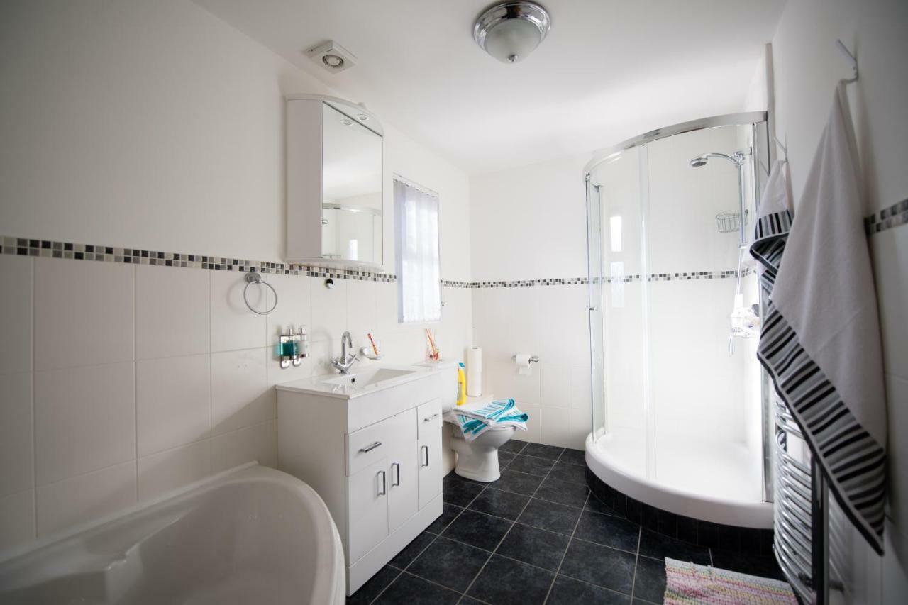 Y Grange Bed & Breakfast Llanfihangel-y-Creuddyn Екстериор снимка