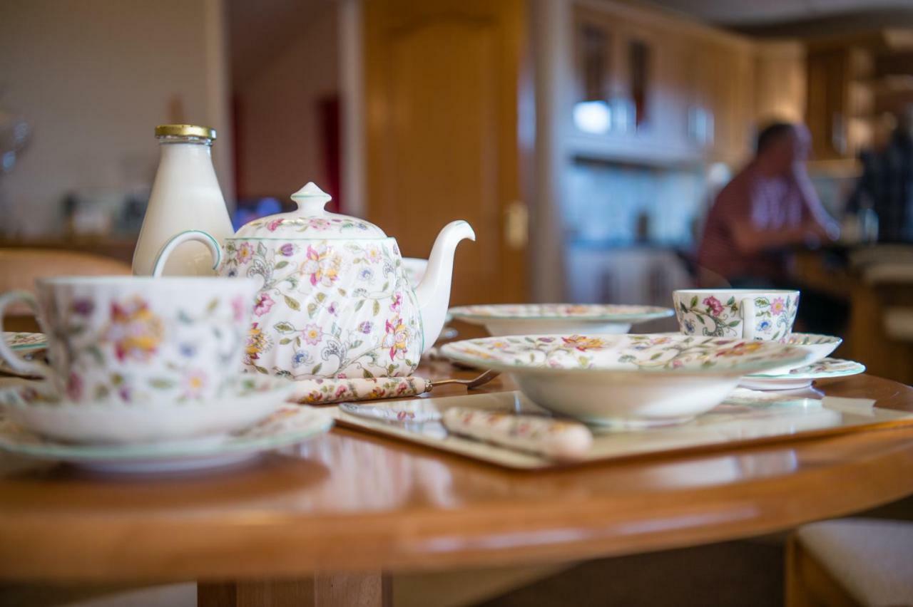 Y Grange Bed & Breakfast Llanfihangel-y-Creuddyn Екстериор снимка