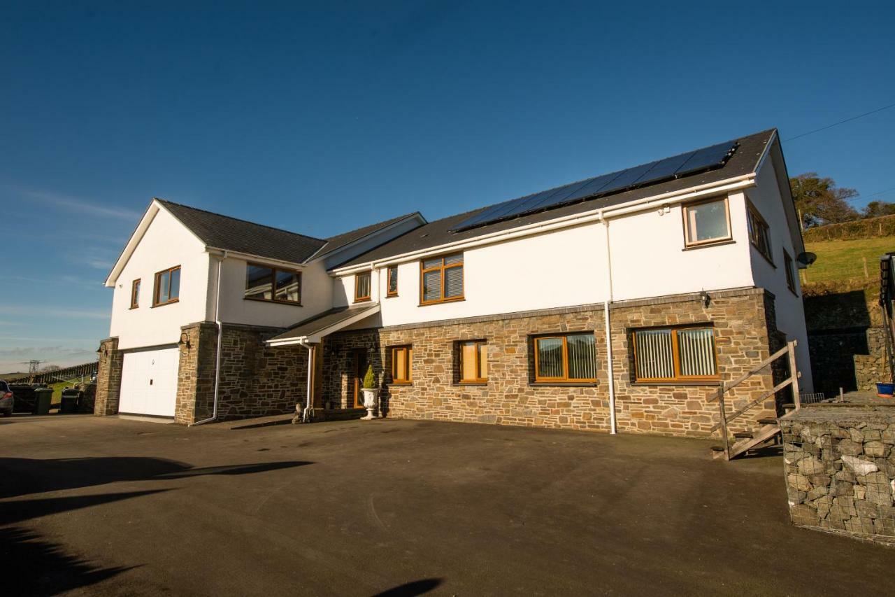 Y Grange Bed & Breakfast Llanfihangel-y-Creuddyn Екстериор снимка