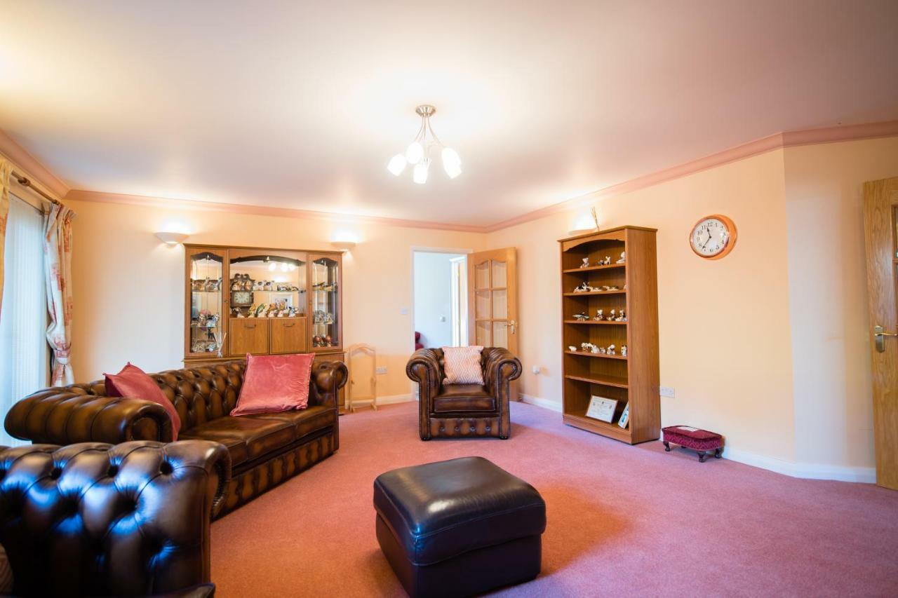 Y Grange Bed & Breakfast Llanfihangel-y-Creuddyn Екстериор снимка