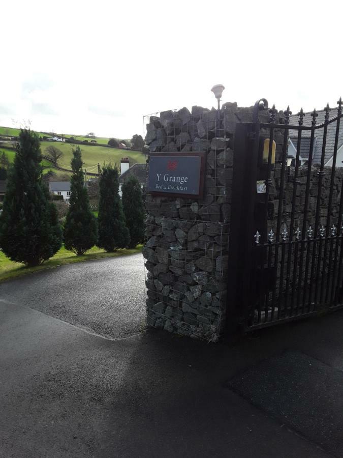 Y Grange Bed & Breakfast Llanfihangel-y-Creuddyn Екстериор снимка