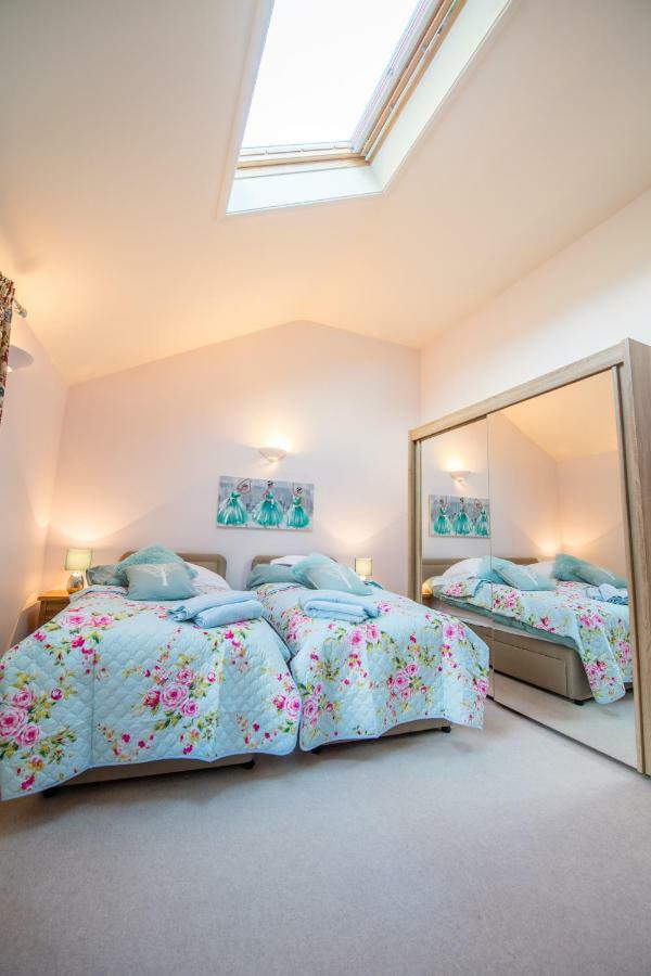 Y Grange Bed & Breakfast Llanfihangel-y-Creuddyn Екстериор снимка