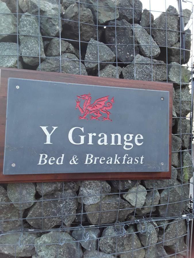 Y Grange Bed & Breakfast Llanfihangel-y-Creuddyn Екстериор снимка